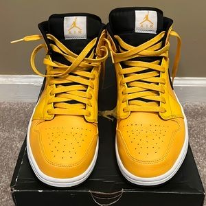 Jordan 1 Mid